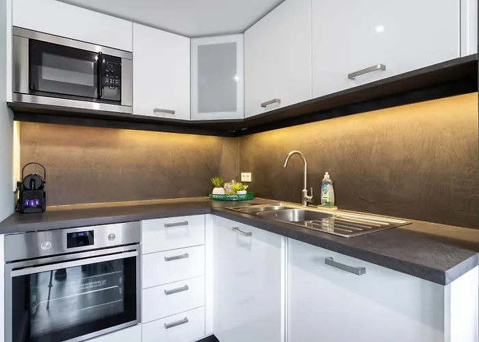 Hypercentre: Apartment Near Station With Parking