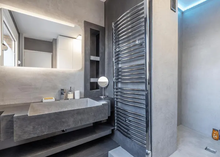 Hypercentre: Apartment Near Station With Parking